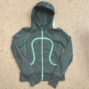 Lululemon Scuba Hoodie. Full-zip, fitted.